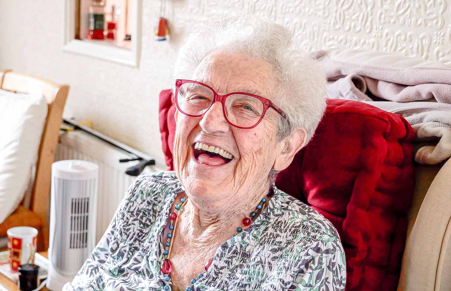 Benefits of Live-In Care - Companionship and Wellbeing at Home Benefits of Live-In Care - Companionship and Wellbeing at Home